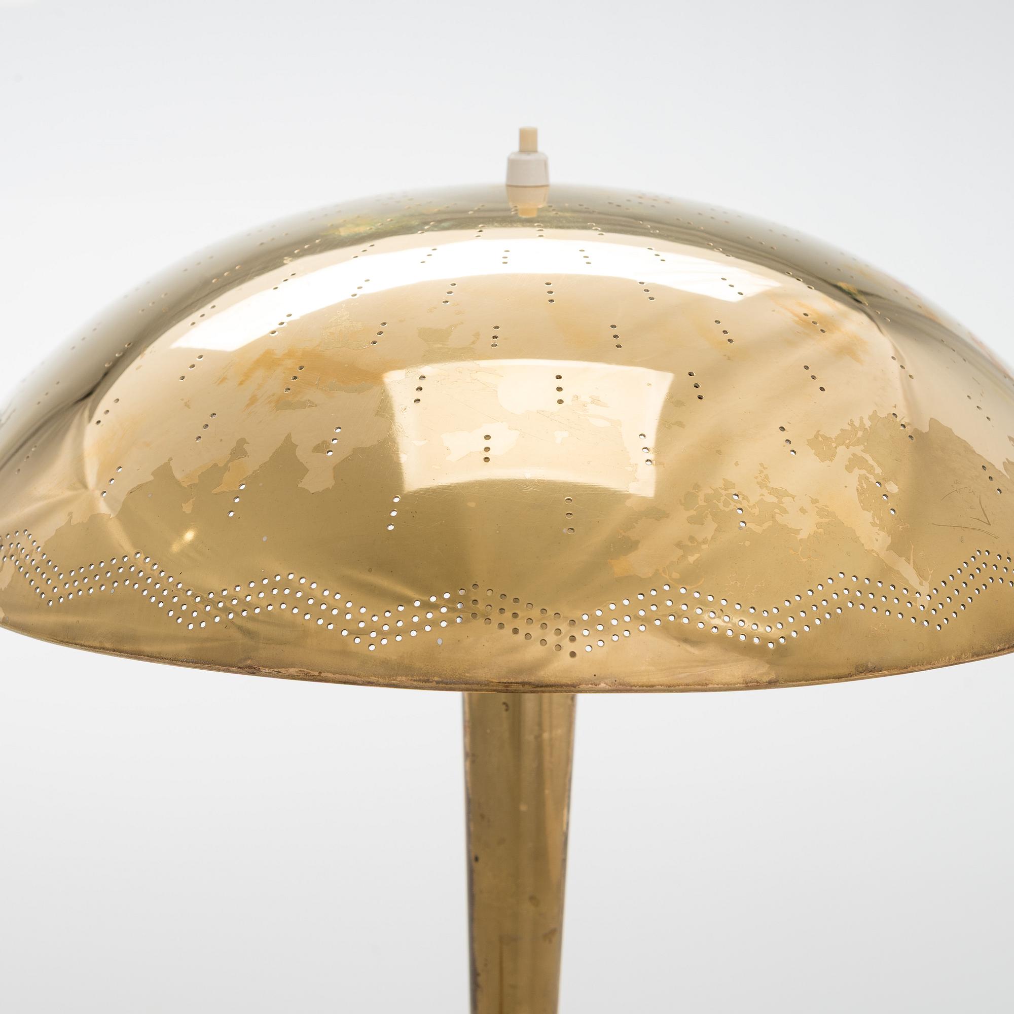 Paavo Tynell, A mid-20th century '5061' table lamp for Taito Finland.