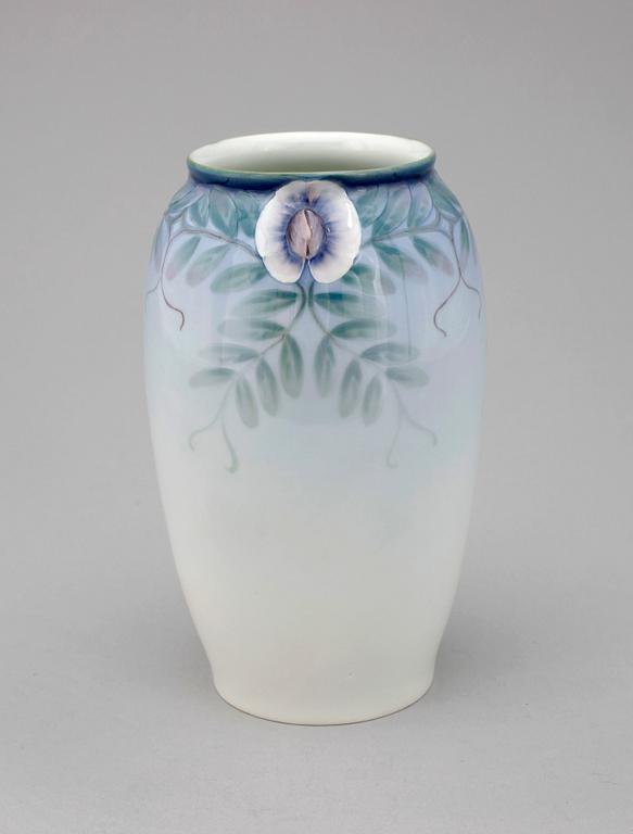 VAS, porslin, jugend, Astrid Ewerlöf Rörstrand, 1900-talets början.