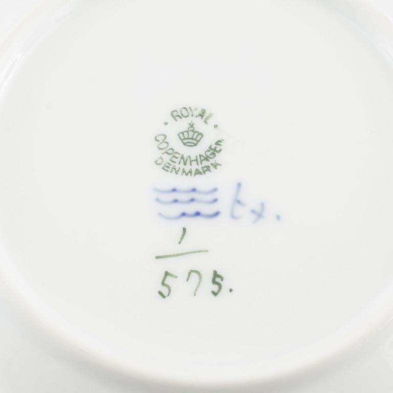 A porcelain coffee set of 29 pcs, 'Musselmalet', Royal Copenhagen, Denmark, first half of the 20th century.