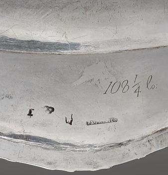 A Swedish 18th century silver serving-dish, mark of Pehr Zethelius, Stockholm 1767.