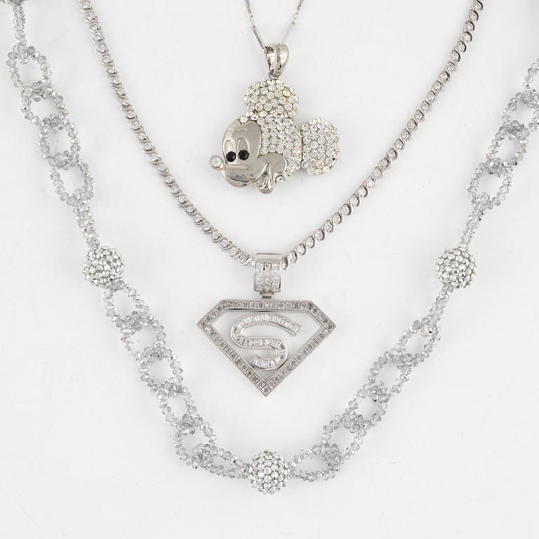 Parti bijouterier, bl.a. Christian Lacroix.