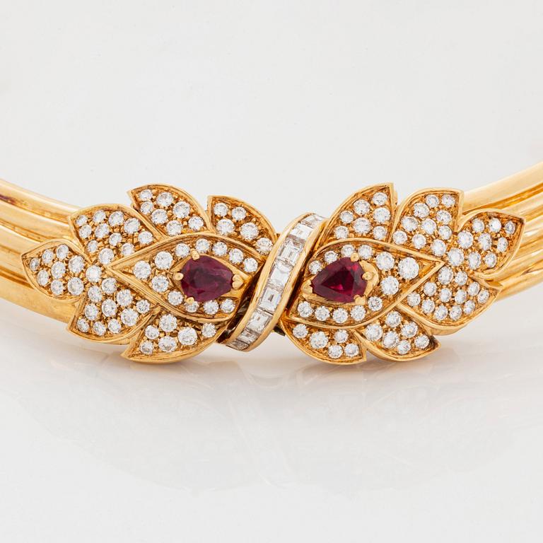 A necklace and a braclet in 18K gold set with faceted rubies.