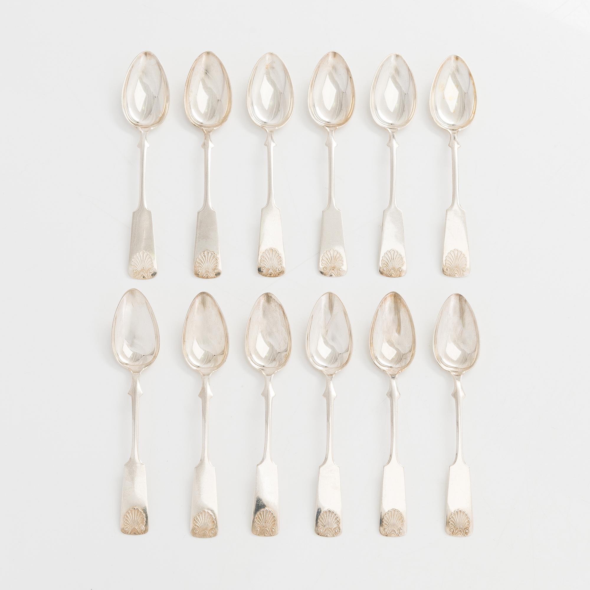 A set of 18 silver spoons and a cake server with sea shell motif, Kultakeskus, Hämeenlinna 1948-54.