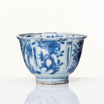 A blue and white kraak cup, Ming dynasty, Wanli (1572-1620).
