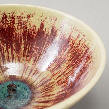 A lot of two glazed stoneware bowls by Isak Isaksson, Sweden.