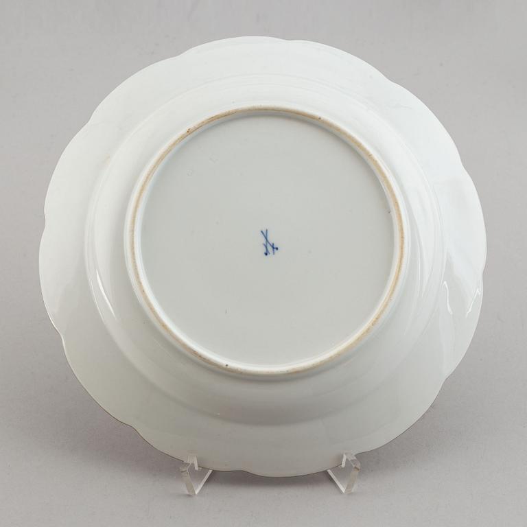 A part Meissen porcelain service, 19th and 20th century (12 pieces).