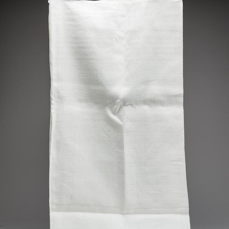 24 pieces of linen napkins and a table cloth.