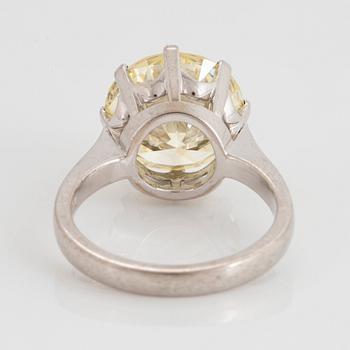 An 18K white gold ring set with a round brilliant-cut diamond ca 6.50 cts quality ca Light Yellow vvvs -vs.