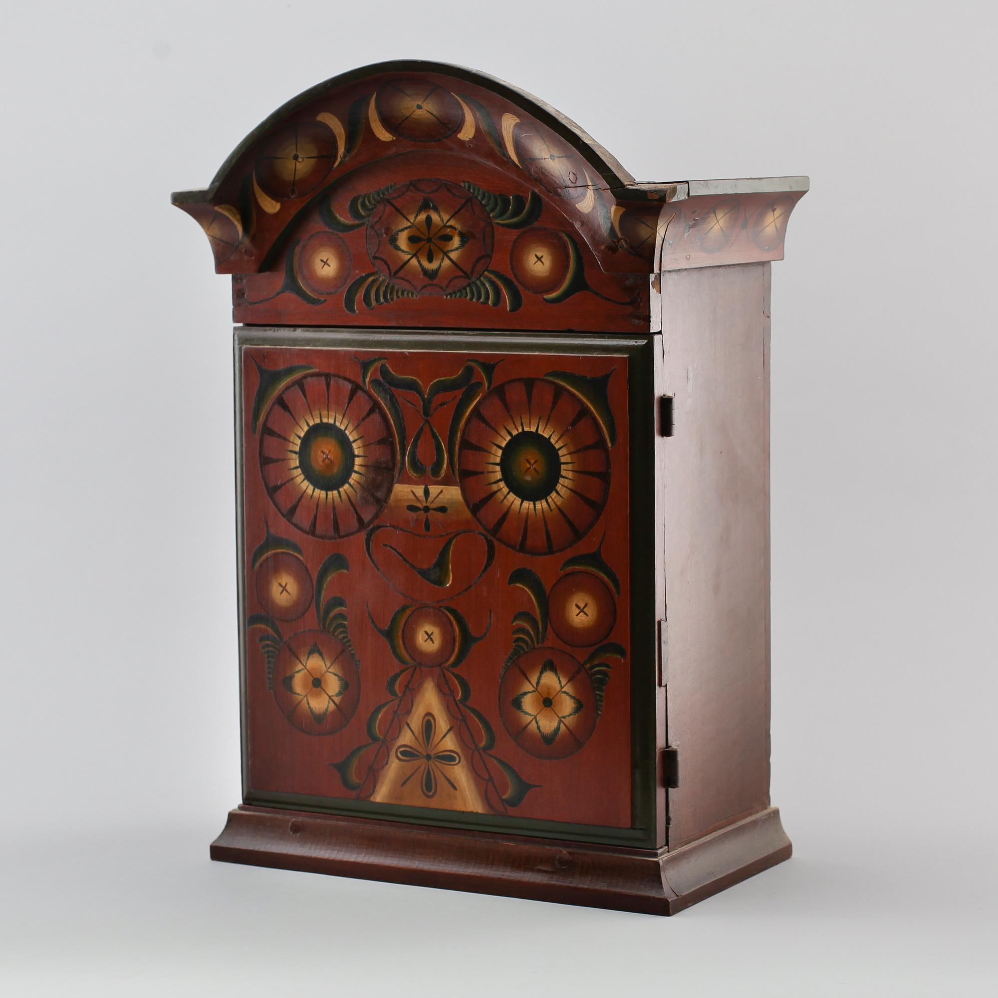 HÄNGSKÅP, allmoge, 1800-tal.