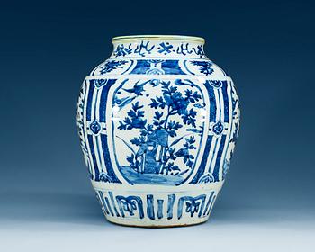 1656. A large blue and white jar, Ming dynasty, Wanli (1572-1620).