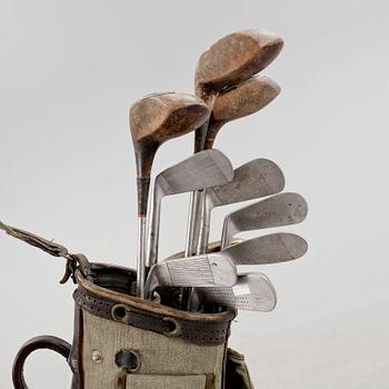 GOLFKLUBBOR, 10 st, i bag, 1900-tal.
