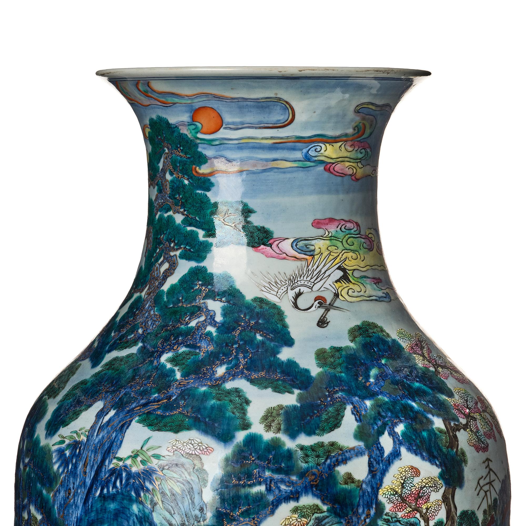 Praktvas, porslin. Qingdynastin, omkring år 1800.