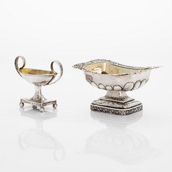 Saltkar, 2 st, silver, S:t Petersburg 1824 och Stockholm 1898.