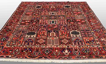 A carpet, Bakhtiari, around 342x 300.