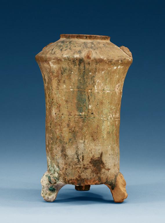 A green-glazed grainstorage, Han dynasty 206 (BC – 220 AD).