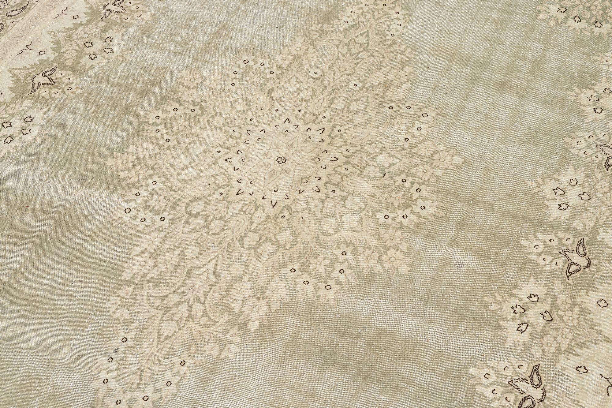 Rug, Vintage design, approx. 400 x 278 cm.