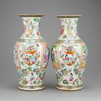 VASER, ett par, porslin, Kanton, Kina 1800-tal.