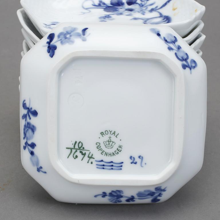 CREMEKOPPAR MED LOCK, 6 st, porslin, Blå blomst, Royal Copenhagen.