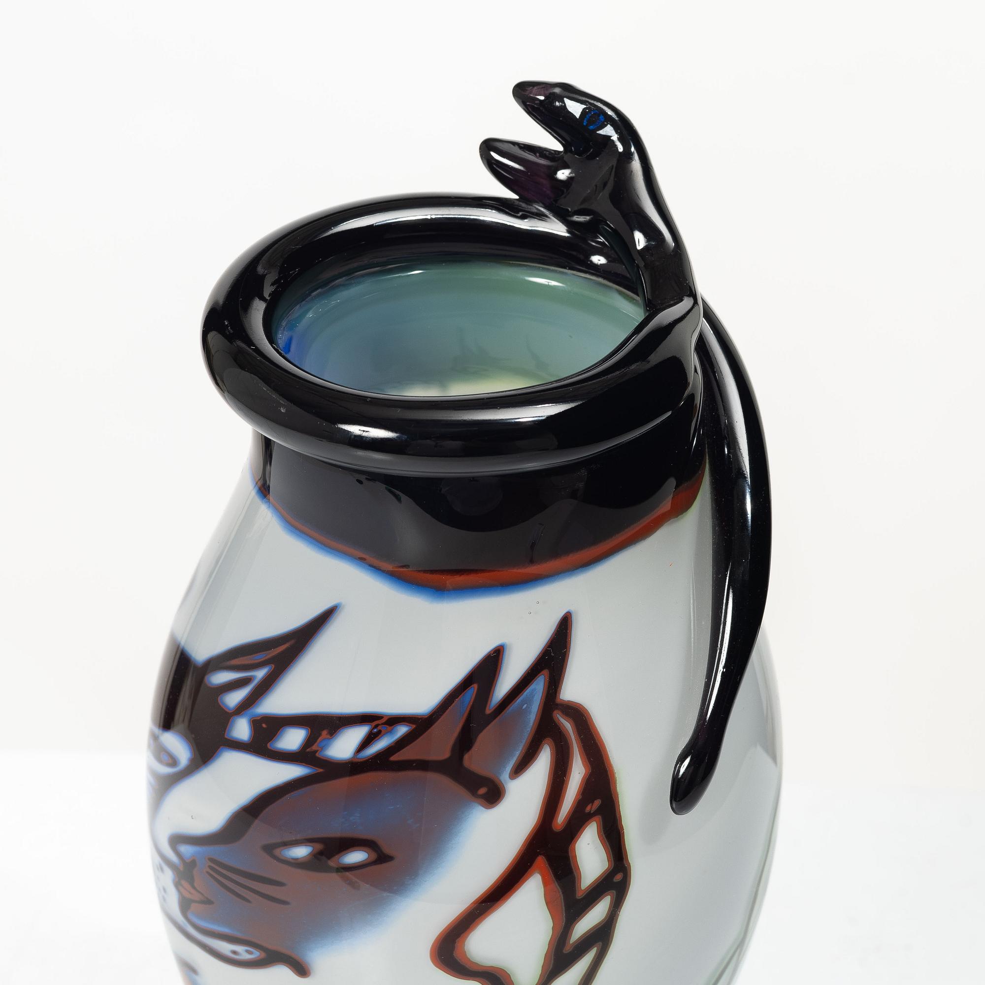 Ulrica Hydman-Vallien, a unique graal glass vase, Kosta Boda.