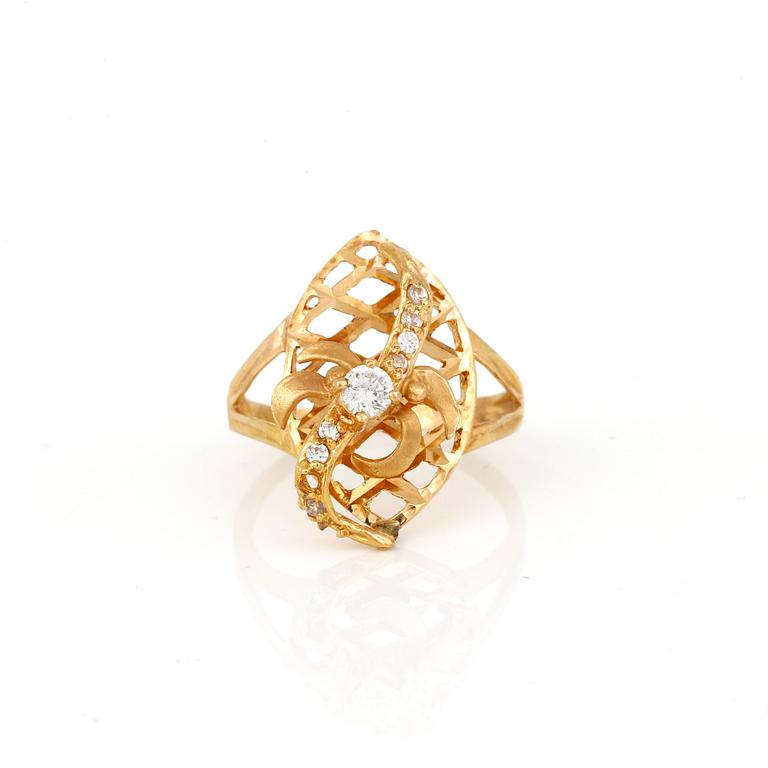 RING, 21K guld med diamanter, tot ca 0,30 ct. Total vikt ca 4,28 g.
