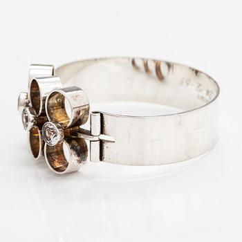 A silver bracelet with synthetic spinelles. Salovaara Ky kultaseppä, Kaarina 1966.