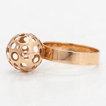 Liisa Vitali, ring "Leppäkerttu", 14K guld, Westerback, Helsingfors 1976.