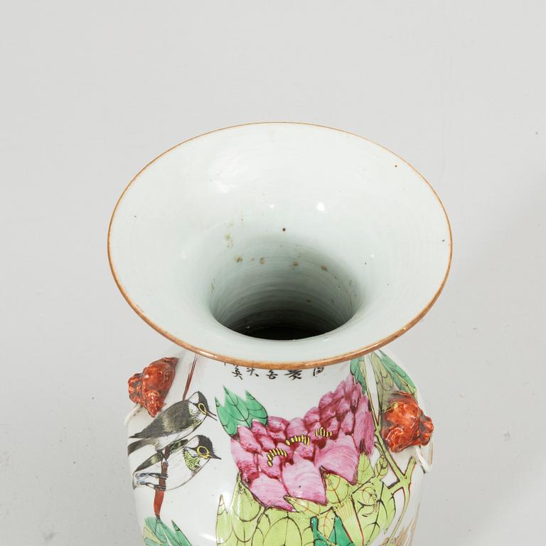 Floor vase, China, 19th century.