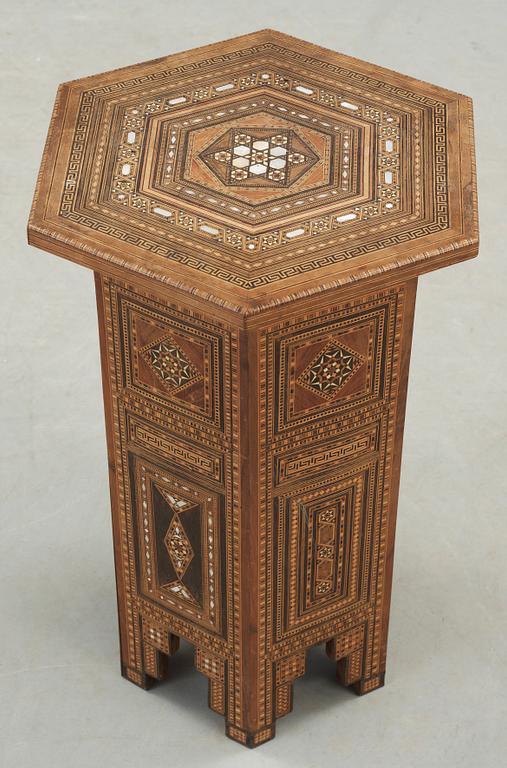 RÖKBORD, orientalisk, 1800-talets andra hälft.
