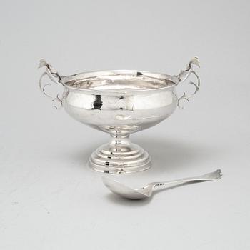 Lars Löfgren, BRÄNNVINSSKÅL, silver,  Hudiksvall (1797-1853) samt Johan Wickman, SKED, silver, Hudiksvall (1750-55).