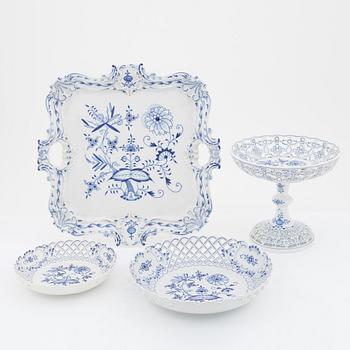Servisdelar, 4 st, porslin, "Zwiebelmuster/Lökmönstret, Meissen, 1900-talets första hälft.