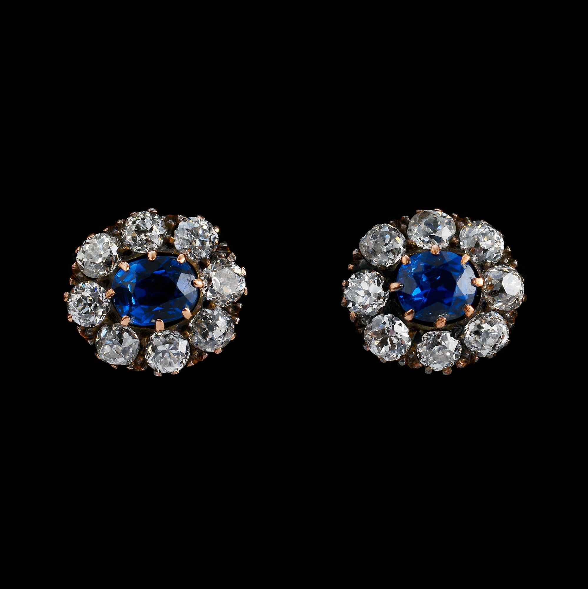 KORVAKORUT, vanhahiontaisia timantteja n. 1.30 ct. Safiireja n. 0.70 ct.