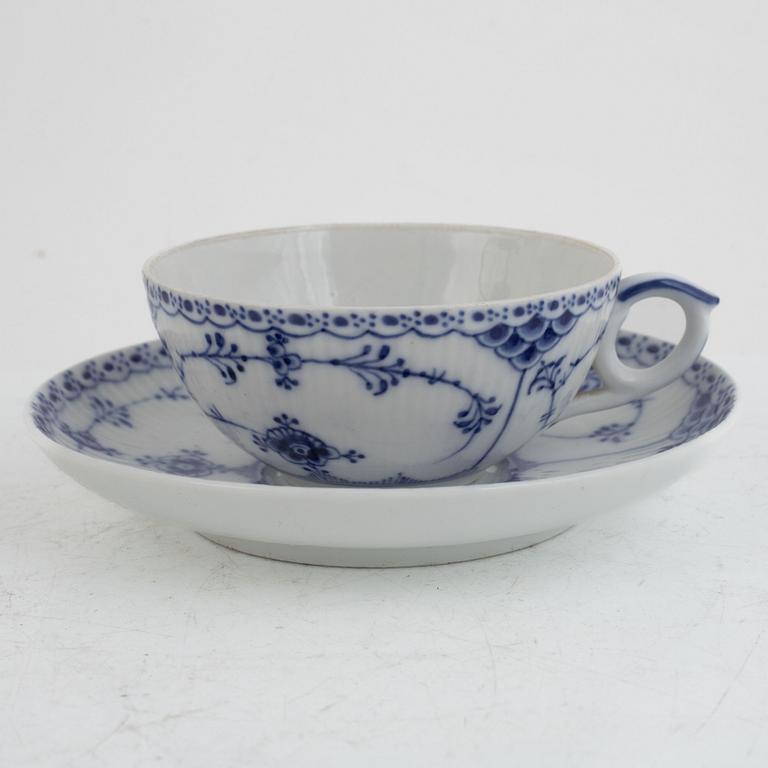 A Royal Copenhagen Porcelaine Tea Service, 'Musselmalet', (26 pieces).