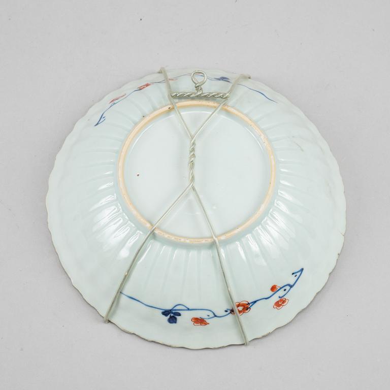 An imari dish and an imari bowl, Qing dynasty, Qianlong (1736-95).