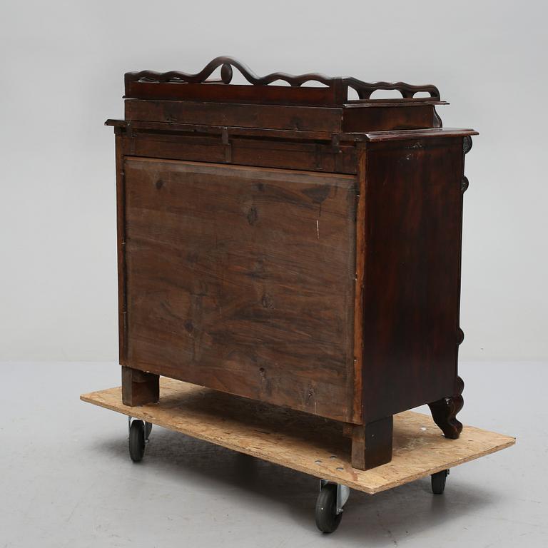 BYRÅ, troligen Mellaneuropa, 1800-talets mitt/andra hälft.