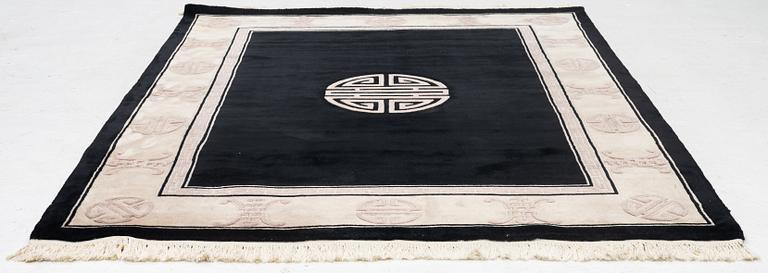 A Chinese rug, approx. 231 x 170 cm.