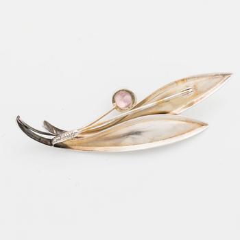 BROOCH, silver and rose-quartz, Finnish hallmarks, 1960s.