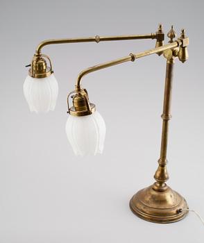 BORDSLAMPA, mässing, sekelskiftet 1900.