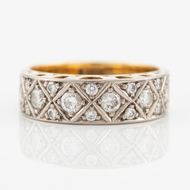 Ring in 18K gold and brilliant-cut diamonds.