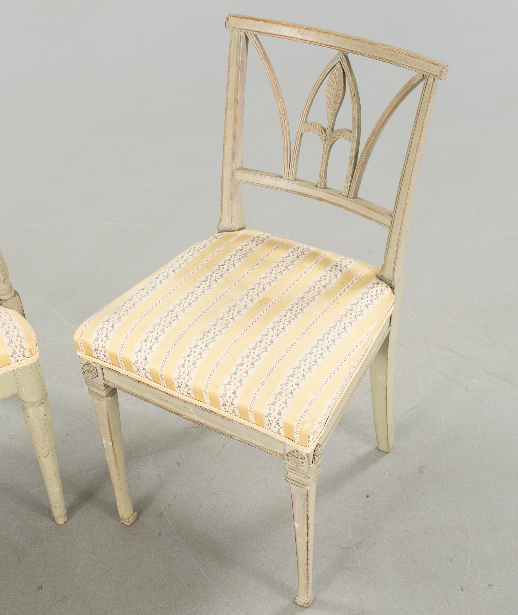 STOLAR, 2 st, gustavianska, omkring år 1800.