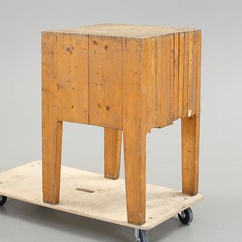 SLAKTBÄNK/HUGGKUBBE, 1900-tal.