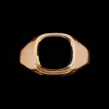 RINGAR, 2 st, 18 k guld o vitguld. Total vikt 7 g.