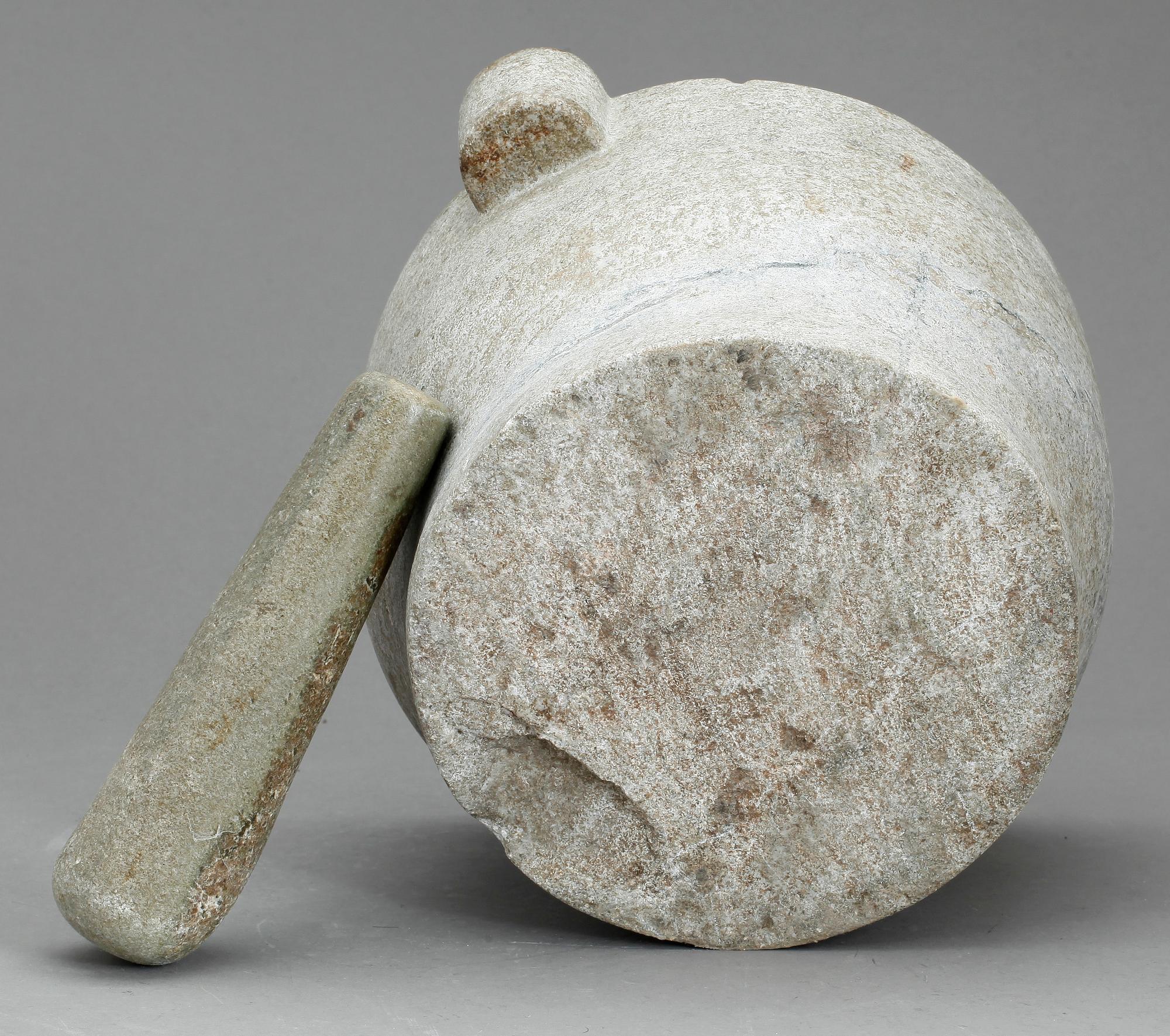 MORTEL, sten, 1900-talets första hälft.