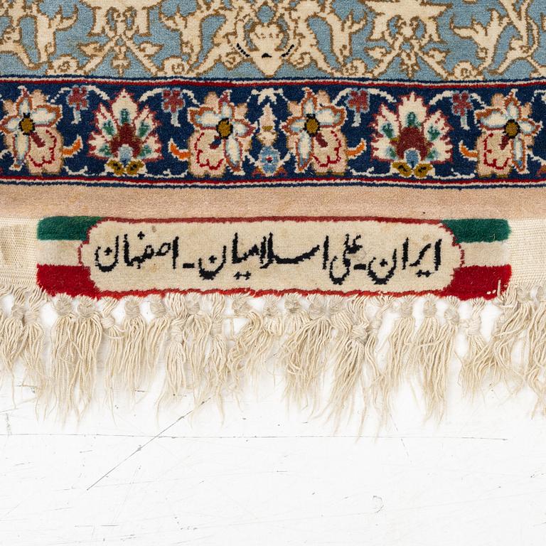 Matta, Isfahan, figural, signerad, ca 240 x 150 cm.