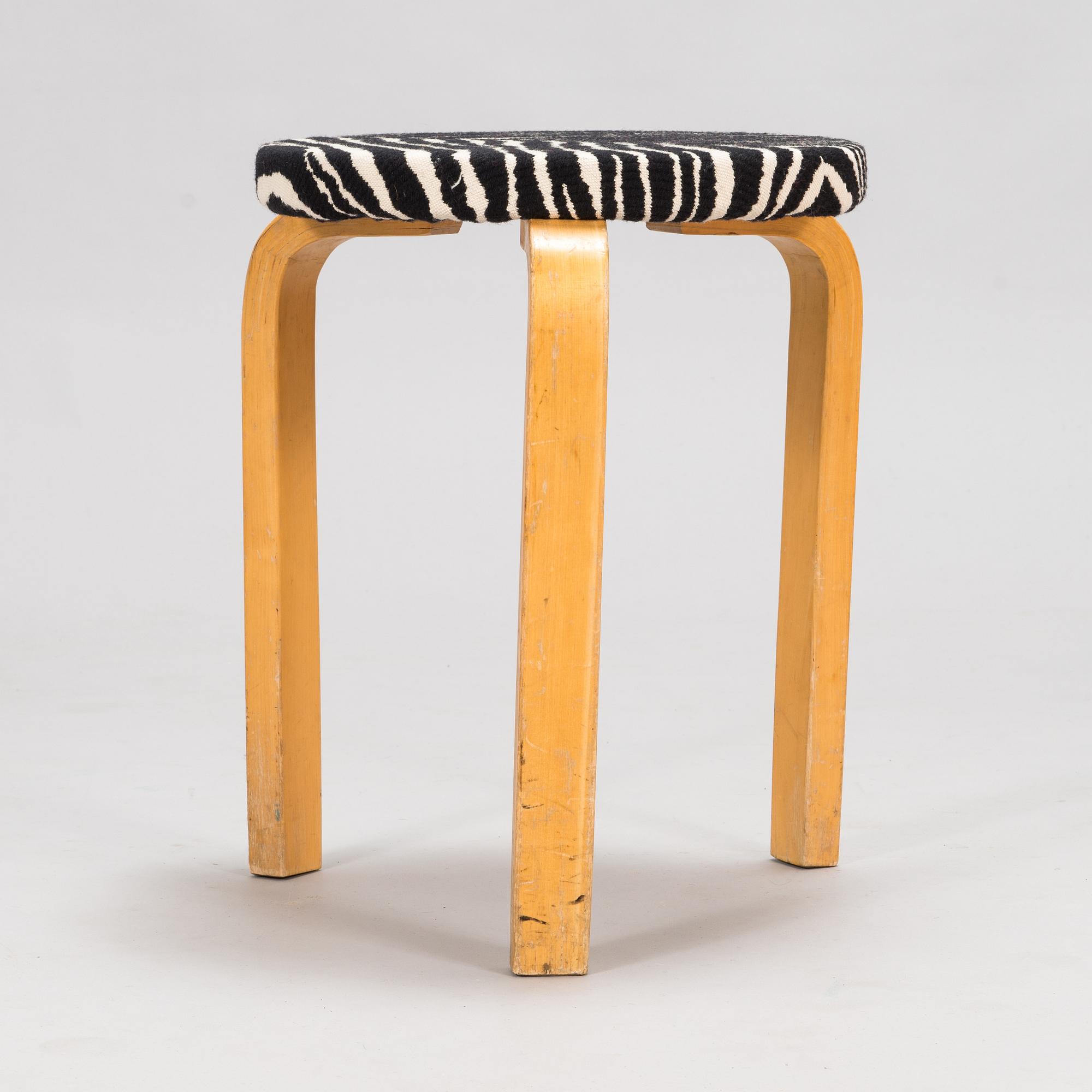 Alvar Aalto, jakkara, malli 60, Artek 1960/1970-luku.