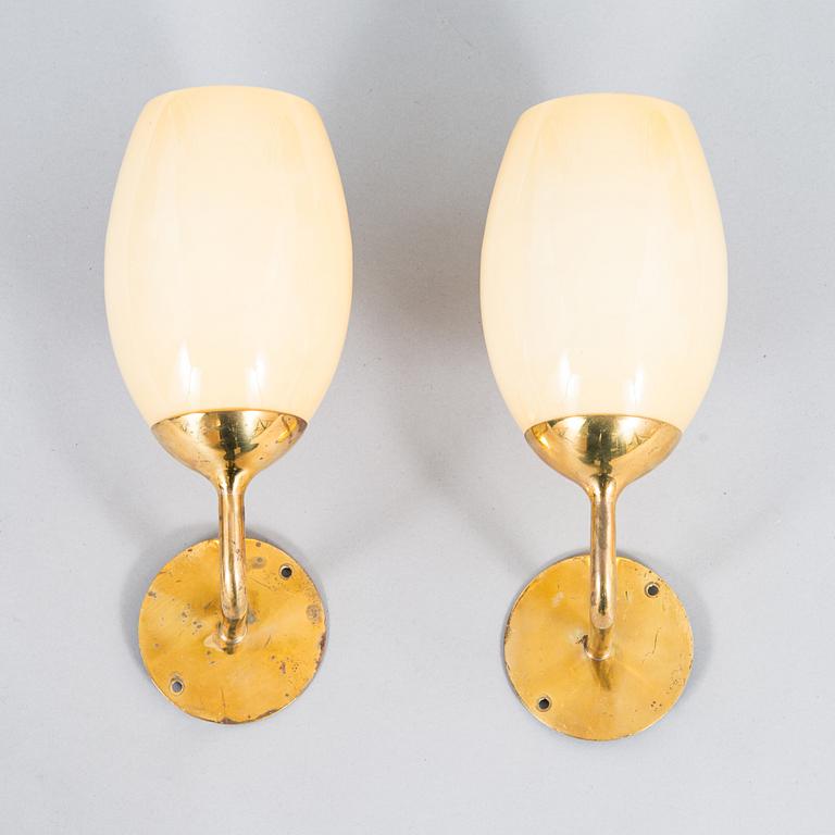 Paavo Tynell, a pair of mid-20th-century 'K 8-6 A' wall lights for Idman.