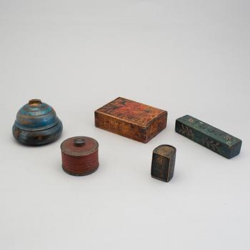 A lot of five painted folk art boxes 19th century.