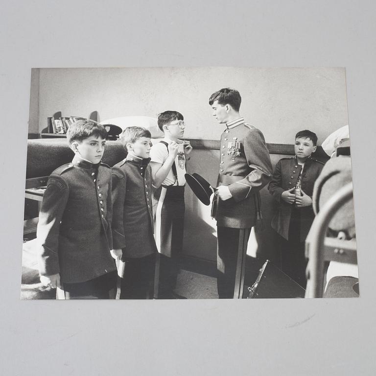 Autographs, movie memorabilia, photos , including Hasse Ekman the older, Karl Gerhard, Tom Cruise, Liza Minelli.