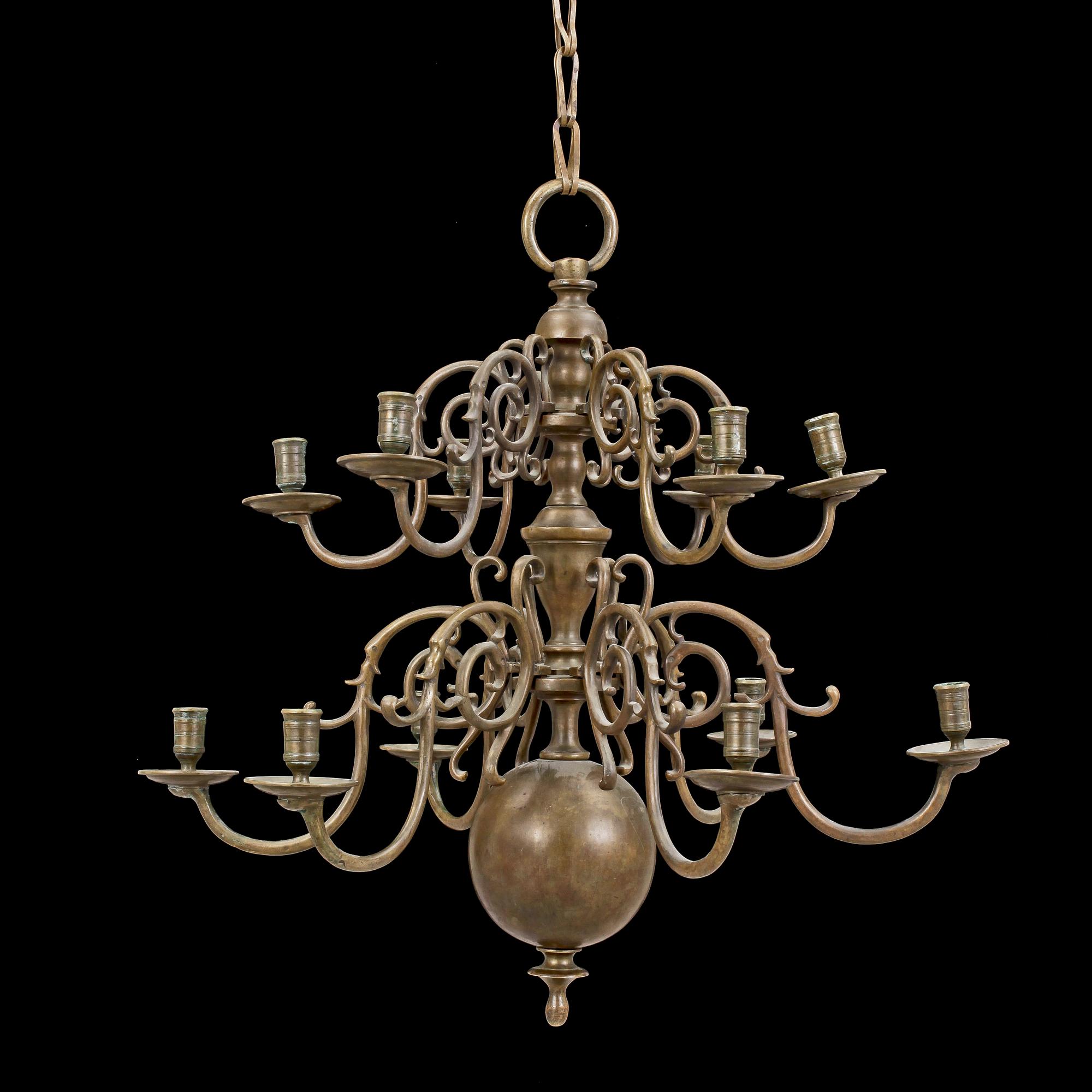 LJUSKRONA, sk Malmkrona, patinerad mässing, 1800-tal. Höjd ca 65 cm.