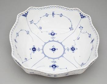 SERVISDELAR, 13 delar, porslin, Royal Copenhagen, "Musselmalet", 1900-tal.