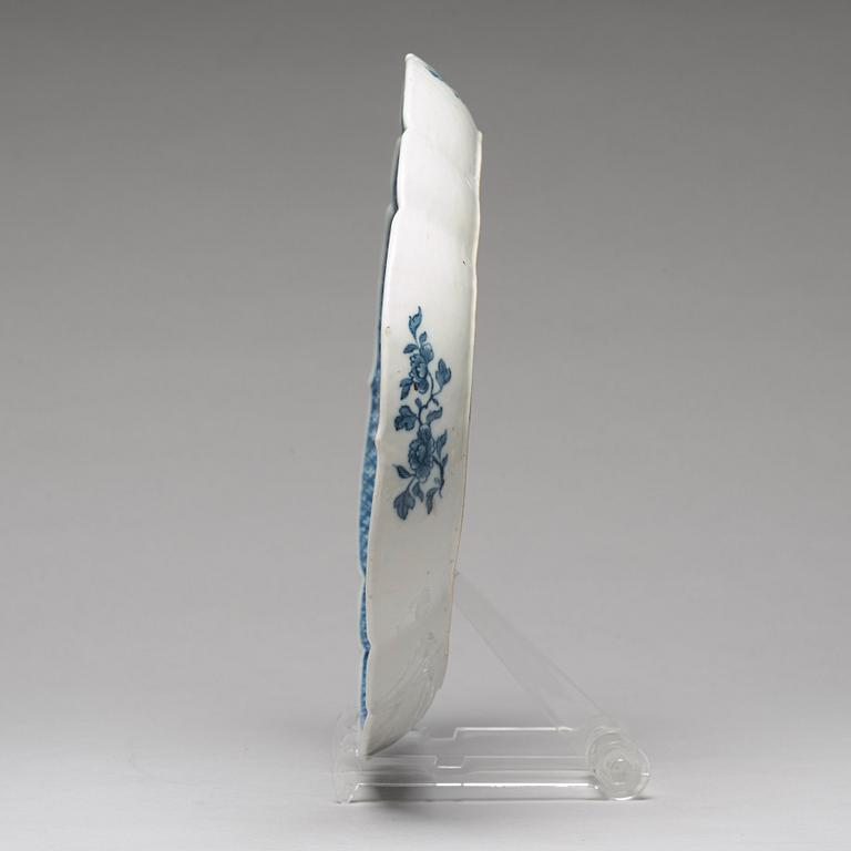 A blue and white tray, Qing dynasty, Qianlong (1736-95).